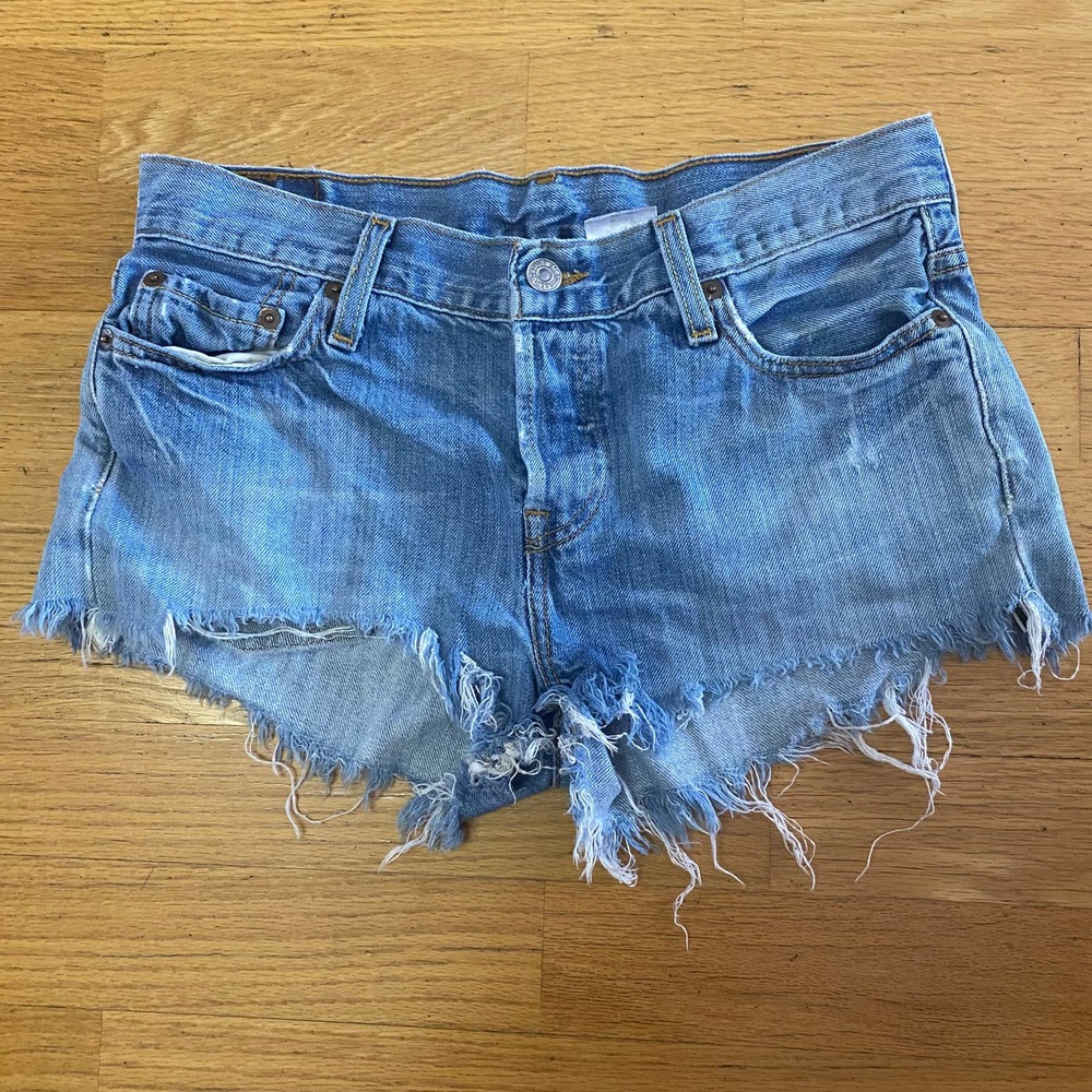 Levi’s 501 Well Worn Light Wash Buttonfly Cutoff Jean Shorts